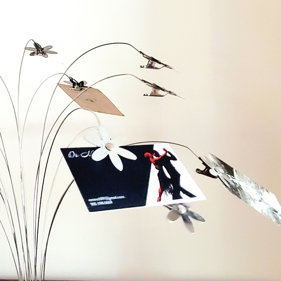 Umbra PETAL Photo Display Designed by Tom Vincent Stylish Interior Decoration - Picture 6 of 6